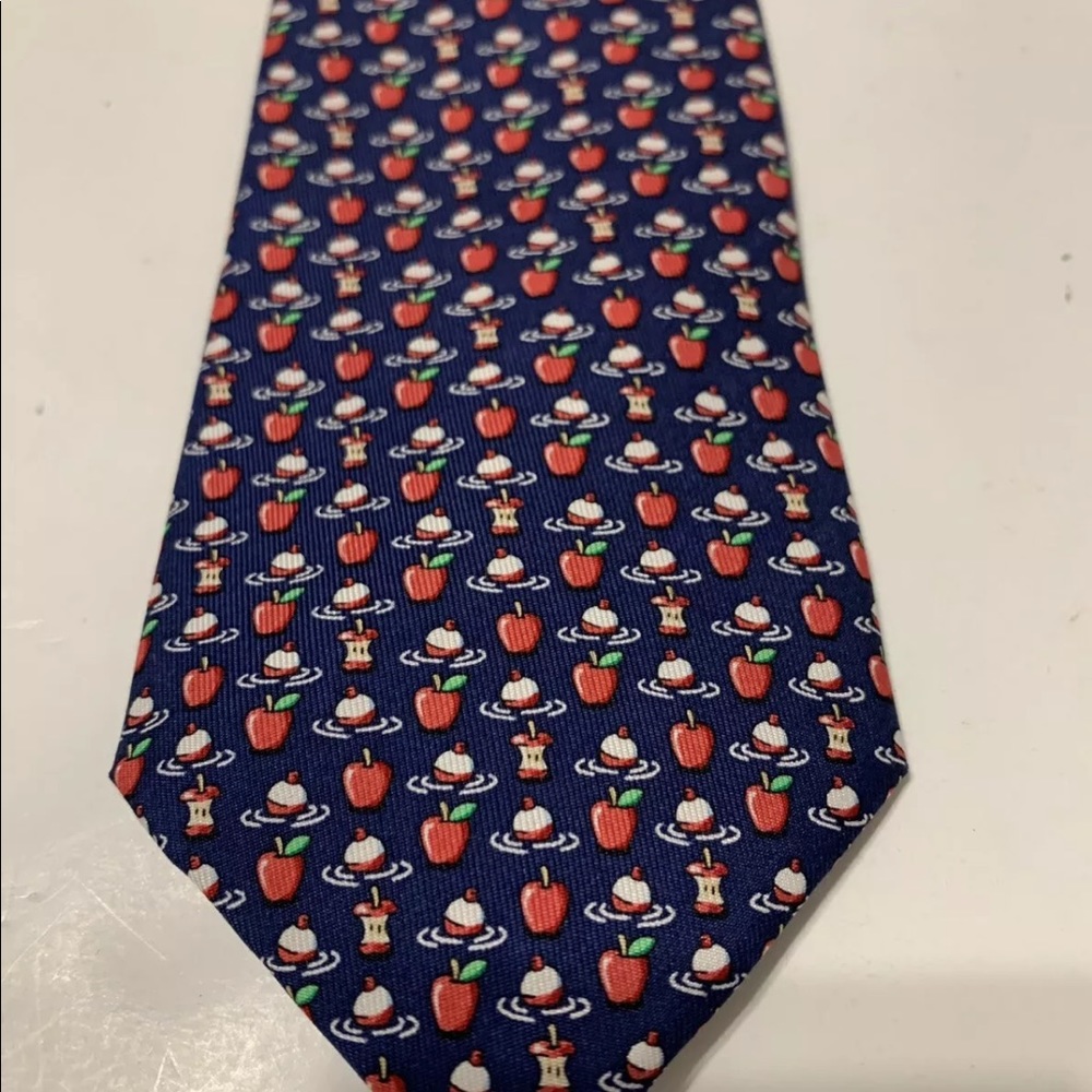 Vineyard Vines Bobbing For Apples Silk Boys Tie - Picture 3 of 8